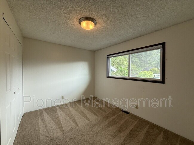 Building Photo - 1415 E 38th Ave