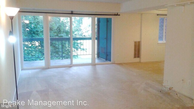 Building Photo - 2 br, 1.5 bath House - 11806 Breton Ct. #12C