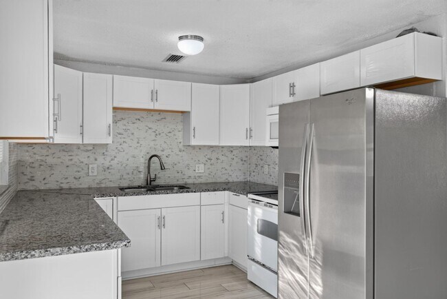 Building Photo - Cute 3/2 home in Orange Park