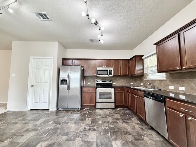 Building Photo - 314 Comal Run
