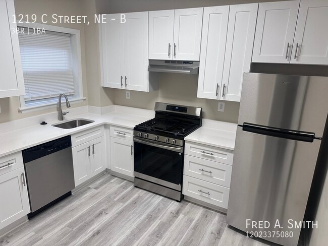 Building Photo - 1219 C St NE