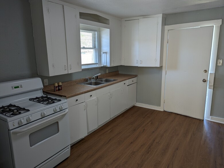 Building Photo - 4102 Oxford Street