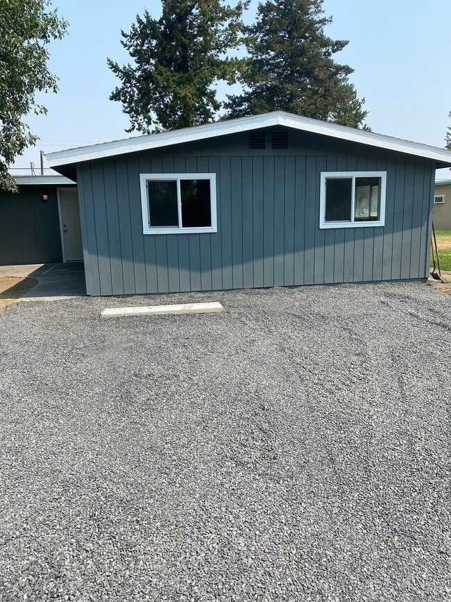 Building Photo - Charming two bedroom home