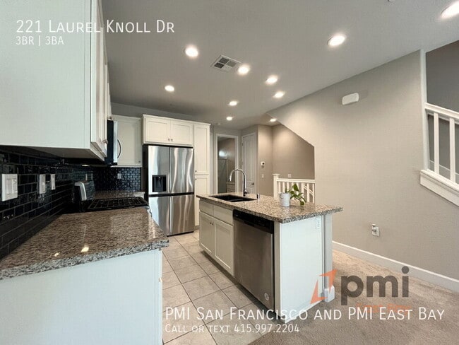 Building Photo - 221 Laurel Knoll Dr