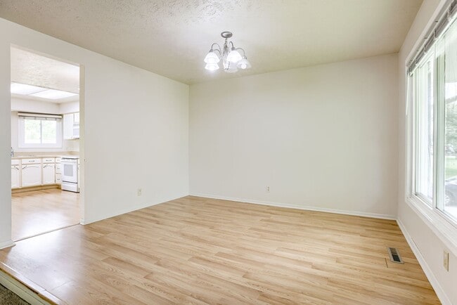 Building Photo - Adorable home in Heart of Papillion