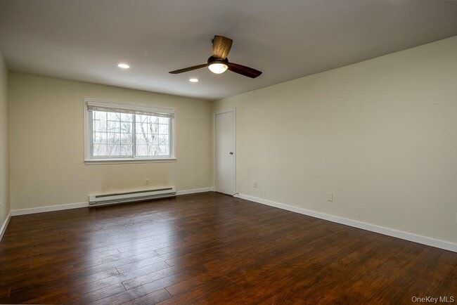 Building Photo - 529 Fox Run Ln