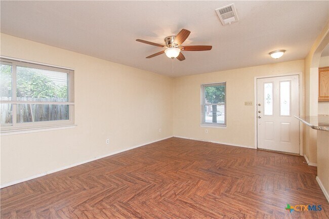 Building Photo - 5011 White Rock Dr