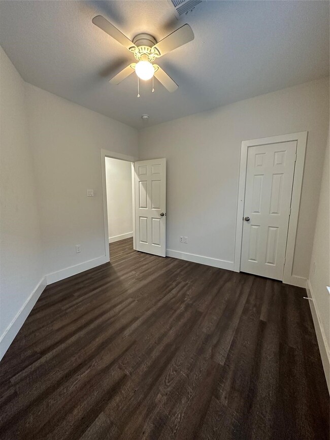 Building Photo - 9302 Bean St