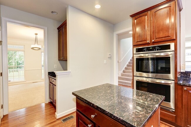 Building Photo - 2705 Mae Wade Ave