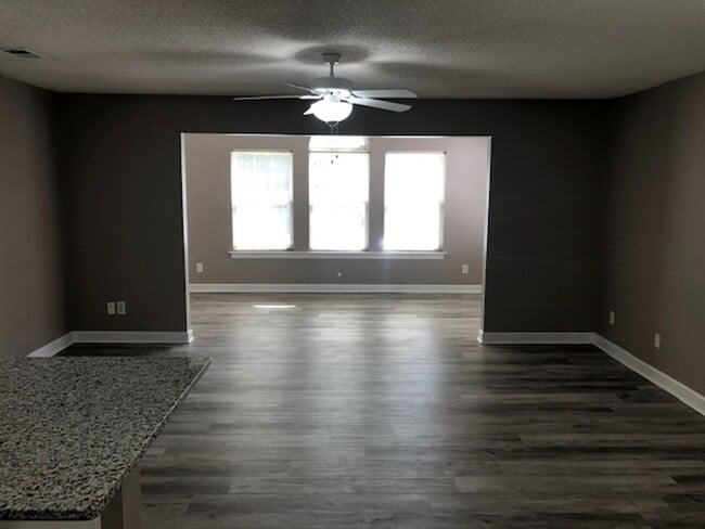 Building Photo - 4384 Daphne Ln