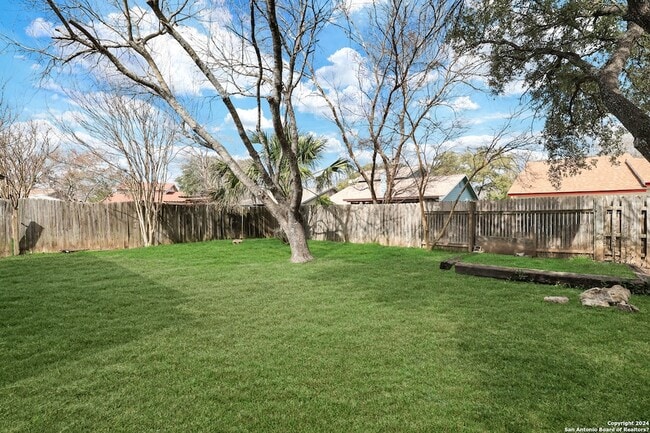 Building Photo - 6943 Sunshine Tree Dr