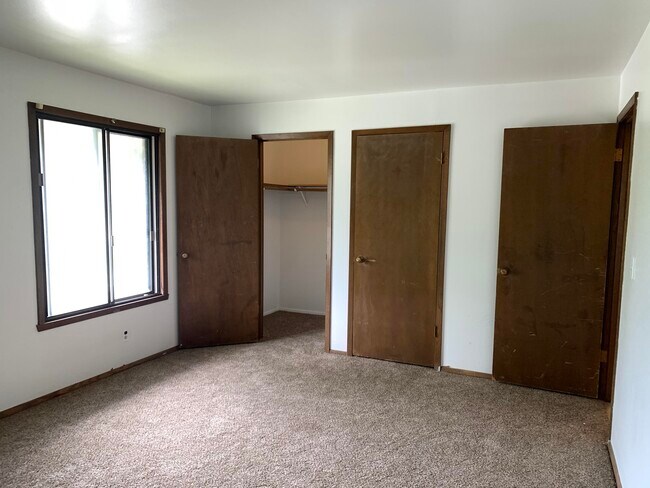 Building Photo - 2650 W Custer Ave
