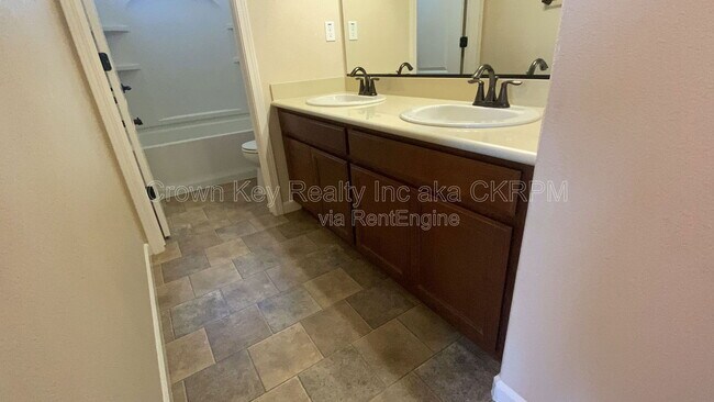 Building Photo - 172 W Viola St