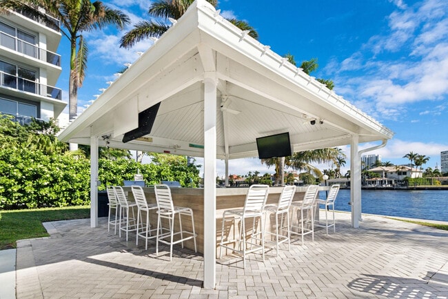Building Photo - 6213 Bay Club Dr