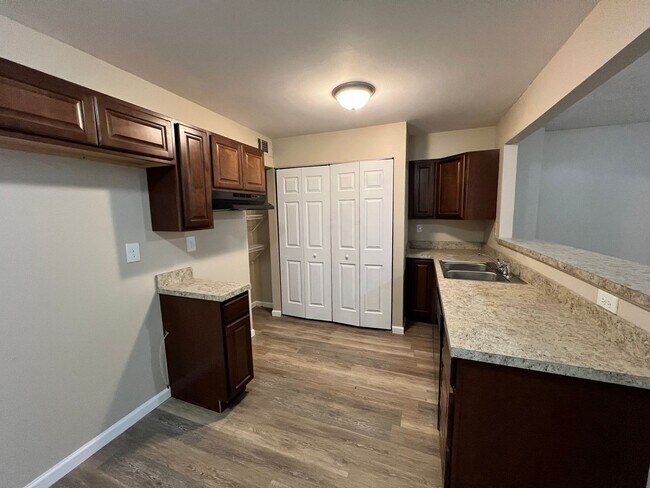 Building Photo - 349 Knollwood Cir