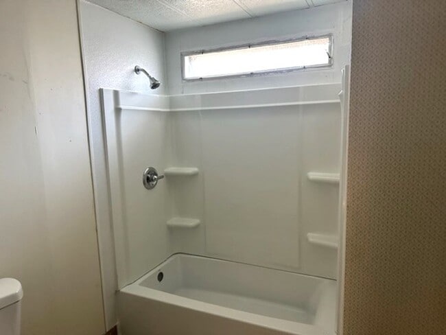 Building Photo - 3 bedroom mobile home with garage and bonus room