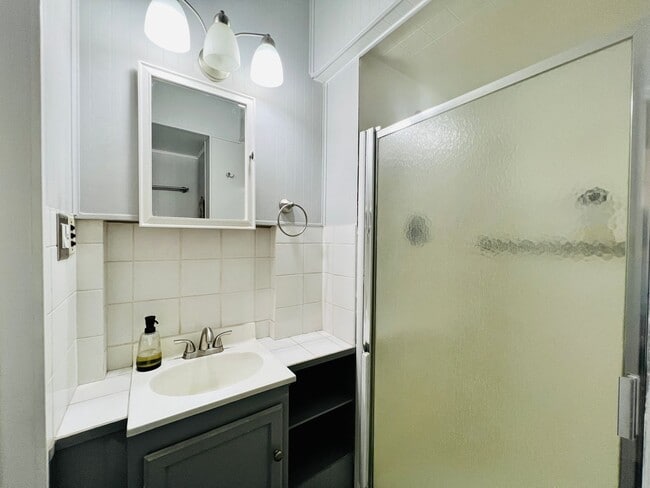 Building Photo - $0 DEPOSIT OPTION, CHARMING 3 BED 2 BATH TRADITIONAL BRICK HOME!! HUGE YARD, DETACHED GARAGE, COM...