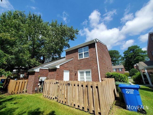 Building Photo - 5042 Lamppost Cir