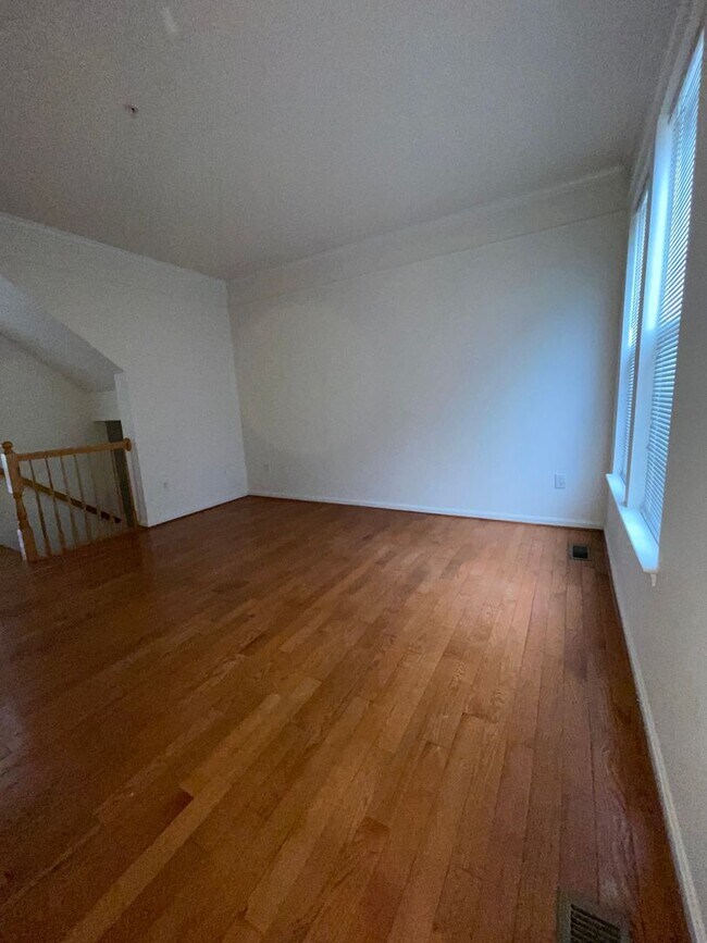 Building Photo - Spacious & Updated Home in the Heart of Hyattsville