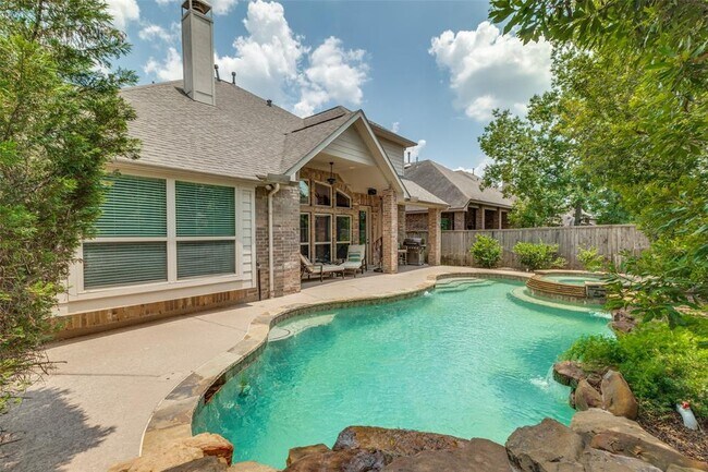 Building Photo - 15 Canoe Bend Dr