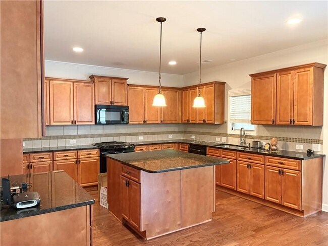 Building Photo - 204 Providence Ln