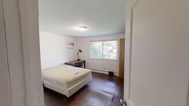 Building Photo - 1546 Jones Dr