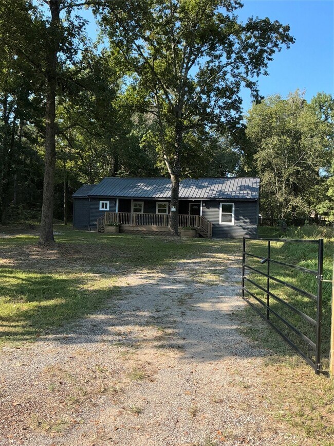 Building Photo - 10928 L&M Rd