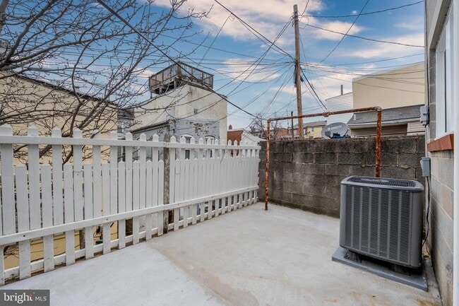 Building Photo - 116 S Durham St