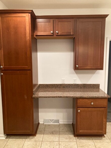 Building Photo - 2810 S Lenox St