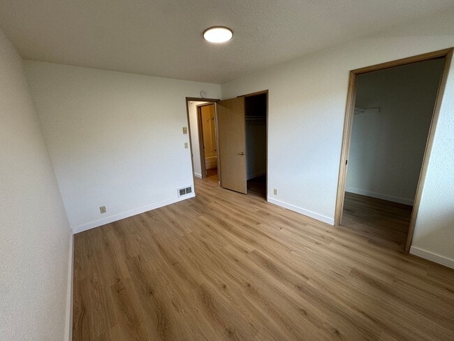 Building Photo - 1041/A/