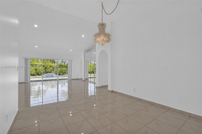 Building Photo - 358 SW 163rd Ave