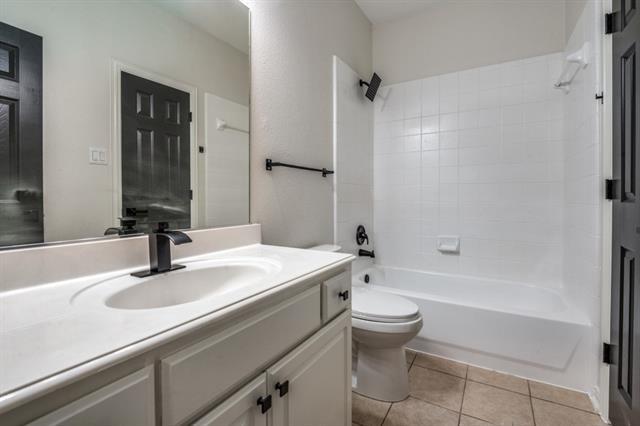 Building Photo - 7850 Greenvalley Ln