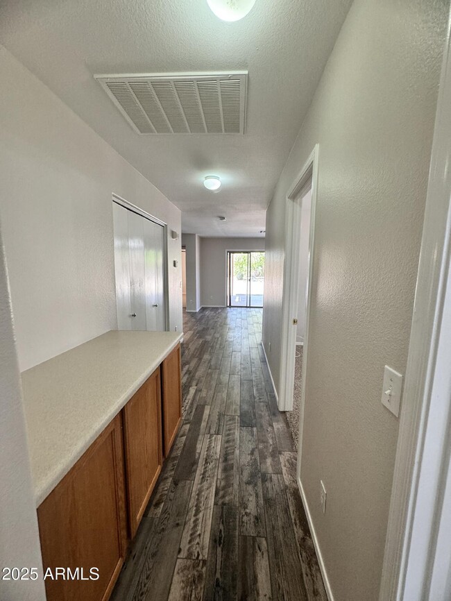 Building Photo - 9138 W Ross Ave