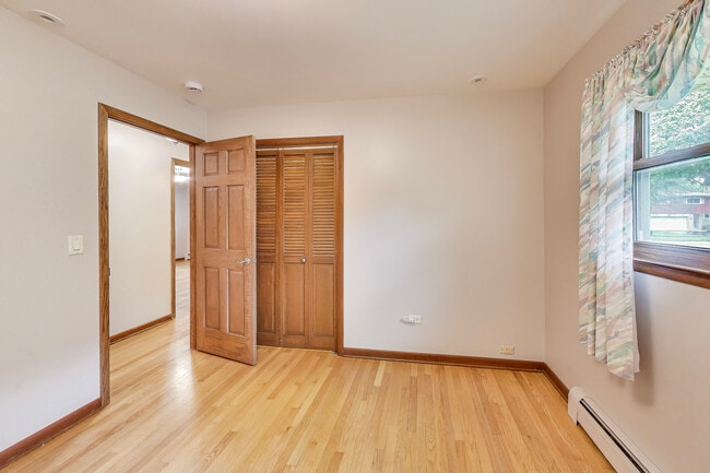 Building Photo - 933 Garden Ln