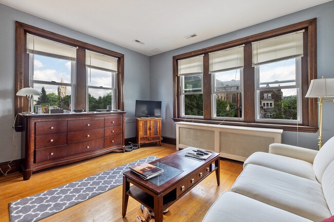 Primary Photo - 214 Fayette St