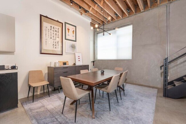 Building Photo - 527 Molino St