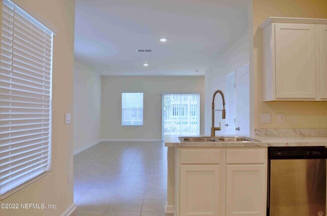 Building Photo - 9543 Star Dr