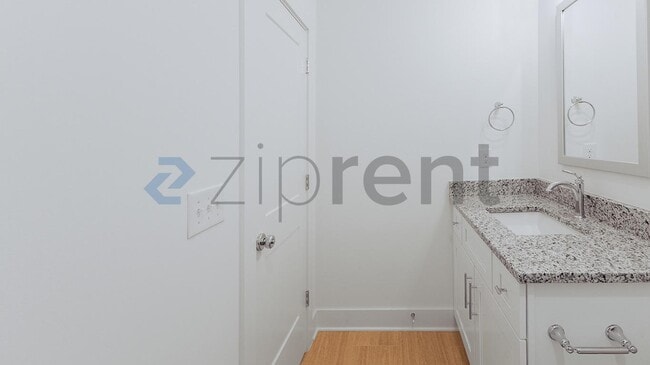 Building Photo - Unit