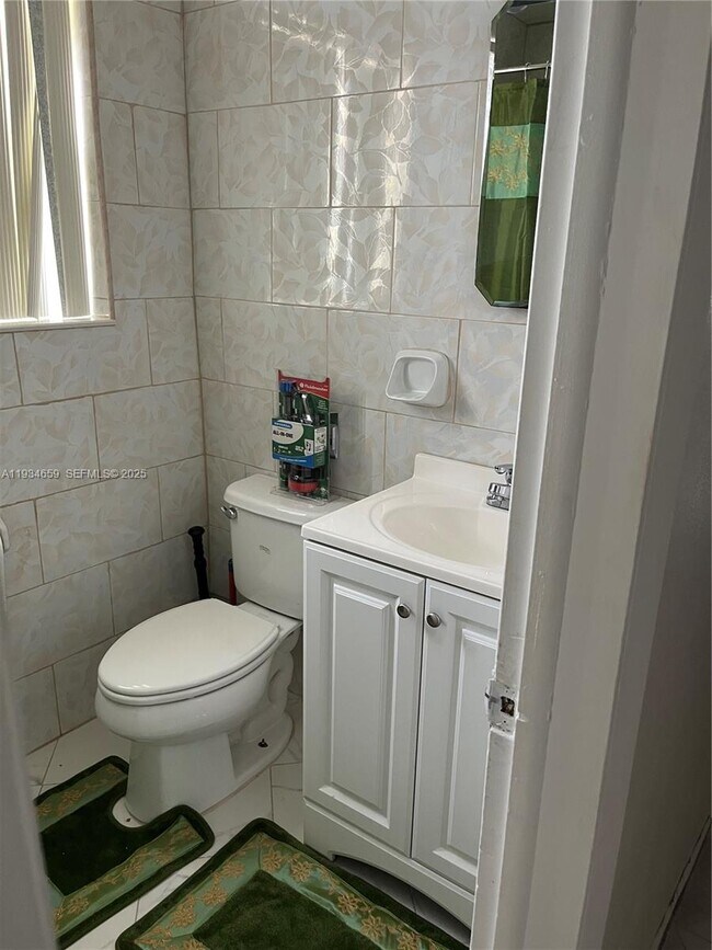 Building Photo - 19821 NE 13th Ct