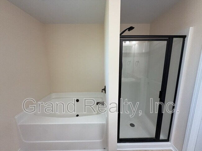 Building Photo - 5800 Glenby Ct