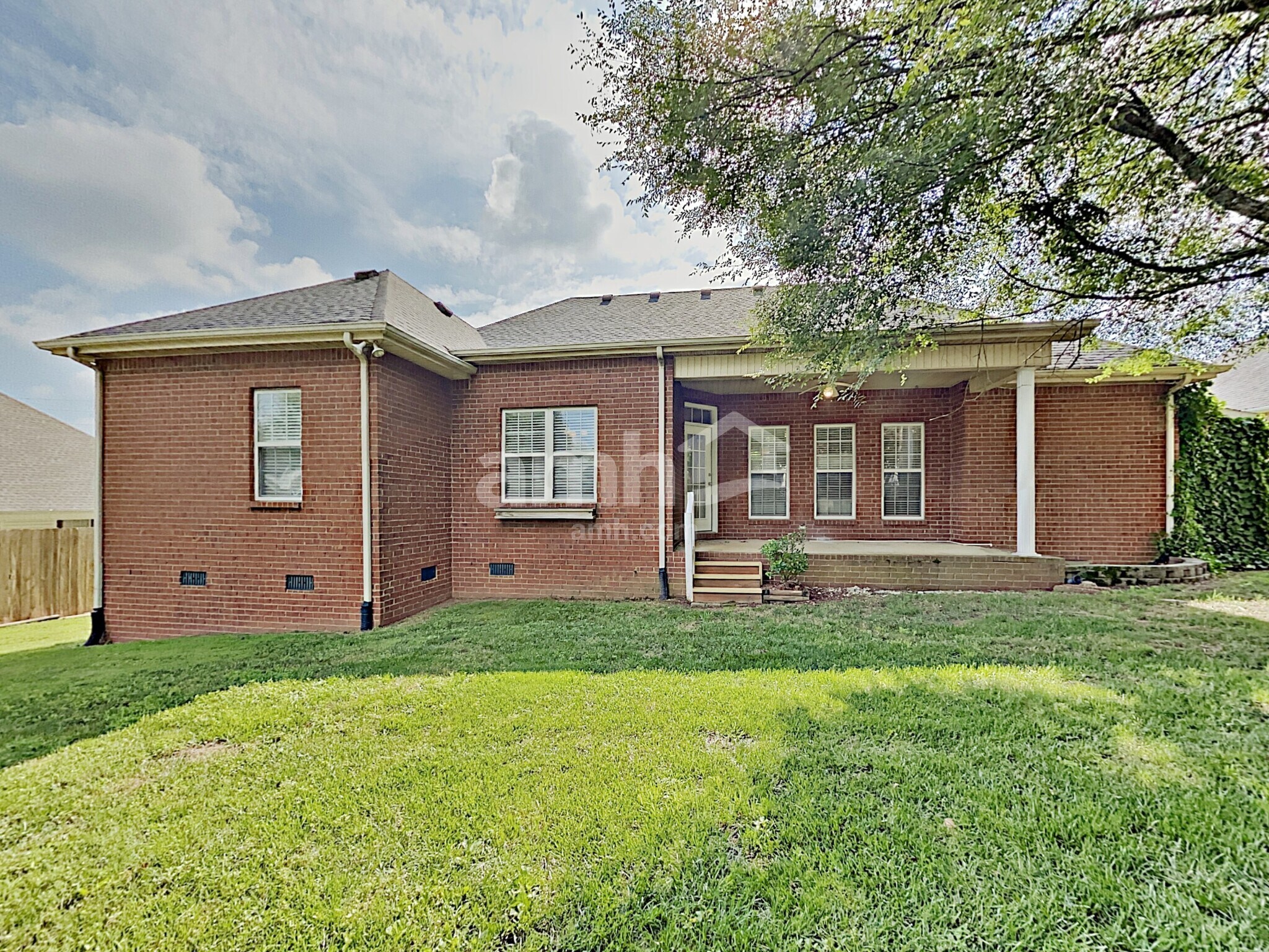 Building Photo - 4002 Greentree Ct