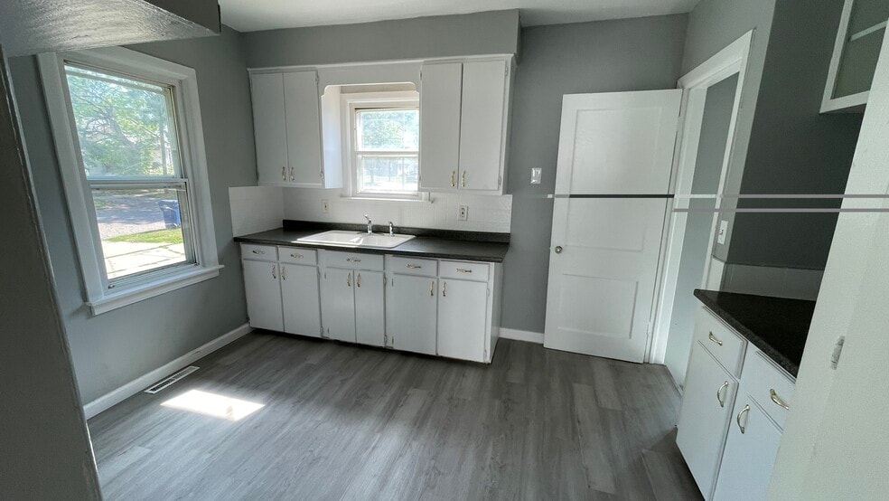 Building Photo - 3517 Herrick St