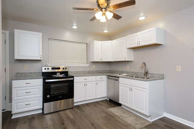 Building Photo - REMODELED BRICK & VINYL RANCH WAITING FOR ...