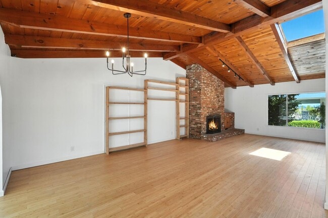 Building Photo - 8461 Valley Circle Blvd