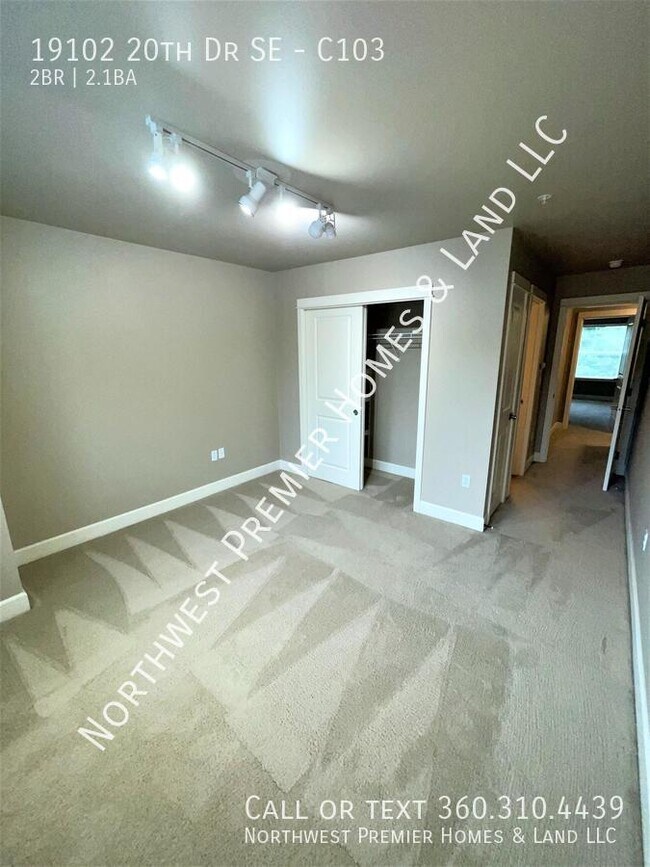 Building Photo - Silver Creek Crossing Condo