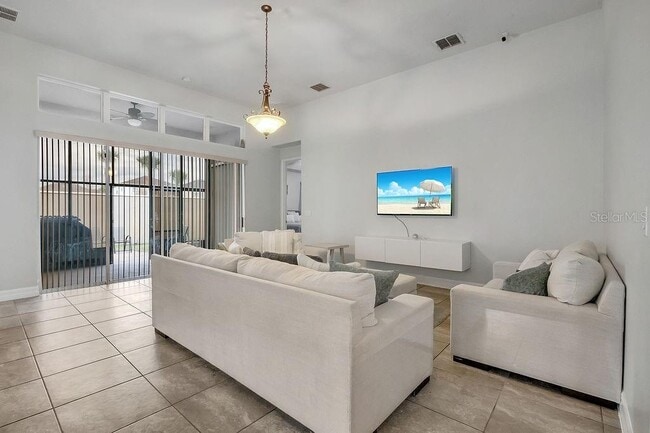 Building Photo - 2450 Chateau Lp