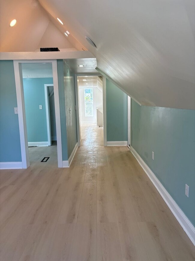 Building Photo - Jefferson 3