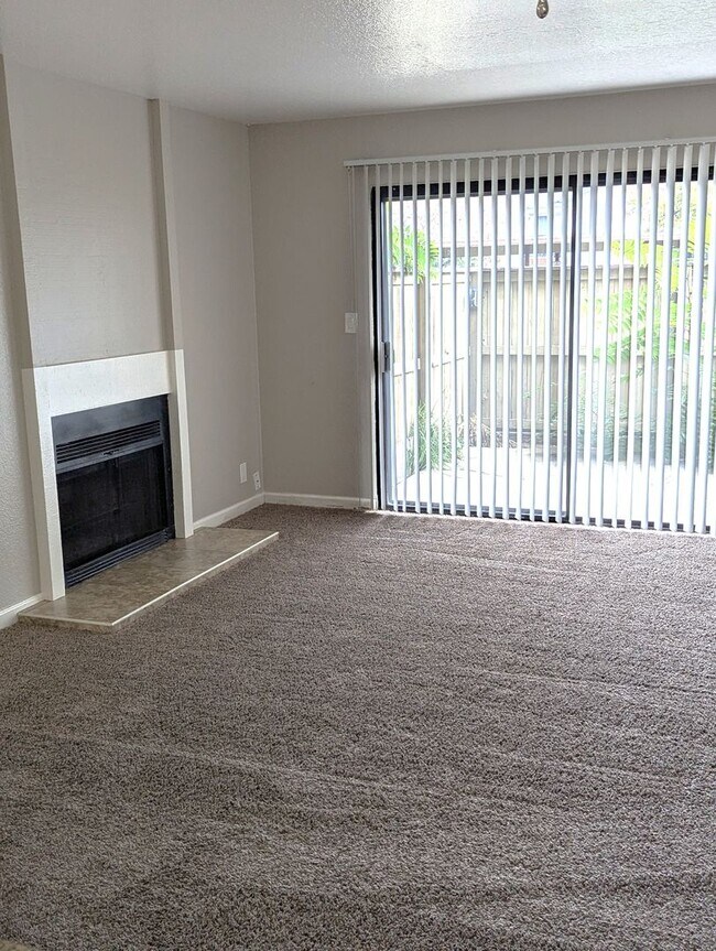 Building Photo - Fairview