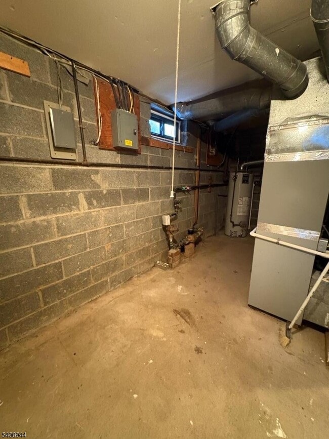 Building Photo - 181 Long Hill Rd