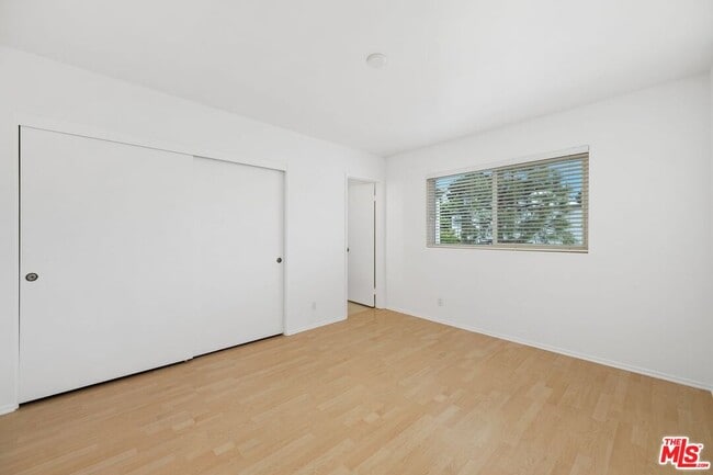 Building Photo - 1646 Palisades Dr